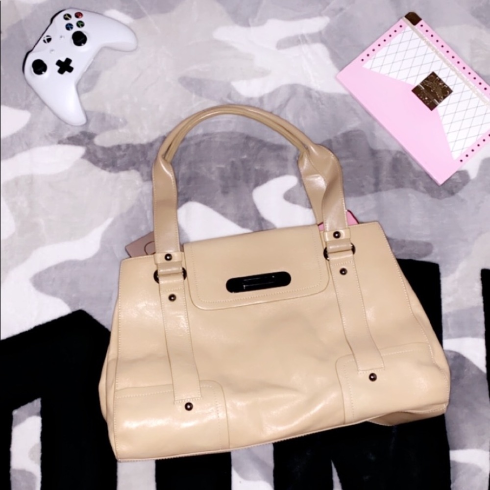 Kenneth Cole Purse 🎀